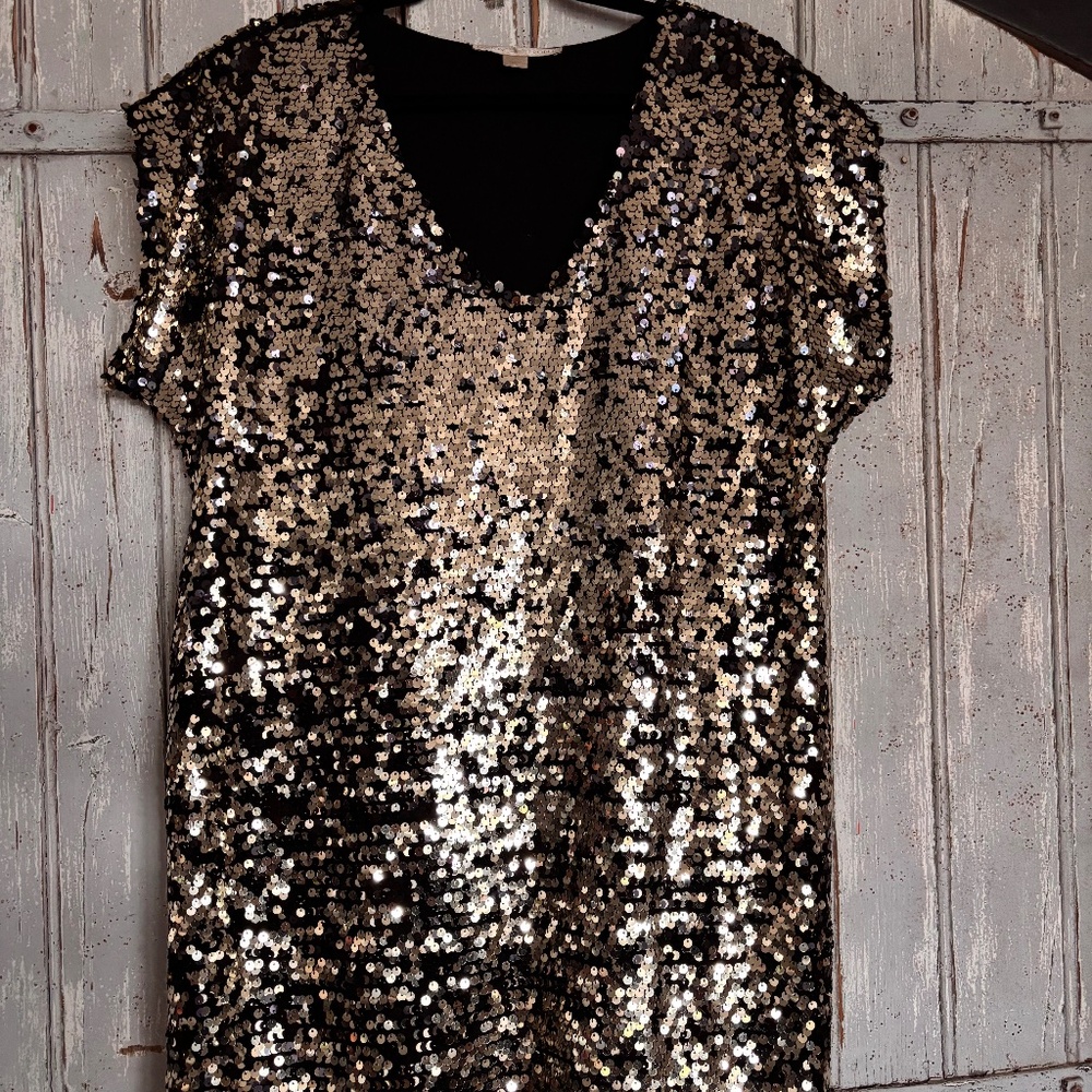 Silver Sequin V-Neck Shift Party Dress